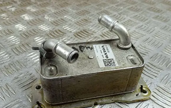 Volvo XC90 Engine oil radiator 31368636 5201046