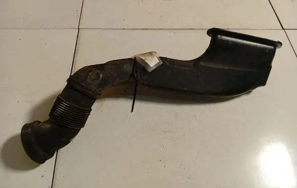 Opel Astra H Air intake hose/pipe 55351756