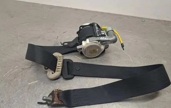 Mazda 5 Front seatbelt T89334T