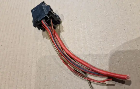 Volkswagen Golf I Other relay 867937501
