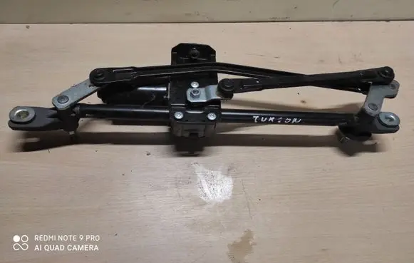 Hyundai Tucson LM Front wiper linkage and motor