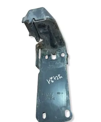 BMW 3 E90 E91 Radiator mount bracket 7117812