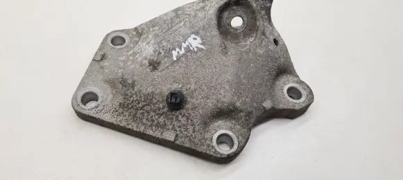 BMW 5 E60 E61 Engine mounting bracket 6776669