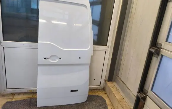 Renault Master IV Rear door