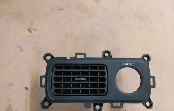 Rear air vent grill