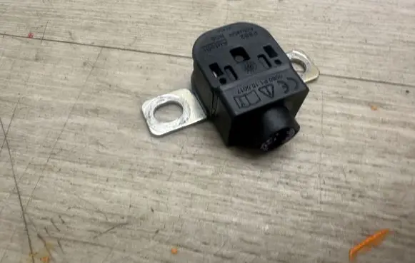 Volkswagen Touareg II Battery relay fuse 4G0915519