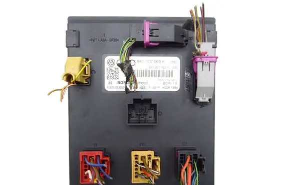 Audi Q5 SQ5 8R Central body control module 8K0907063K