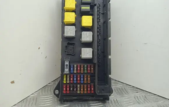 Mercedes-Benz Sprinter W906 Fuse module A90654547