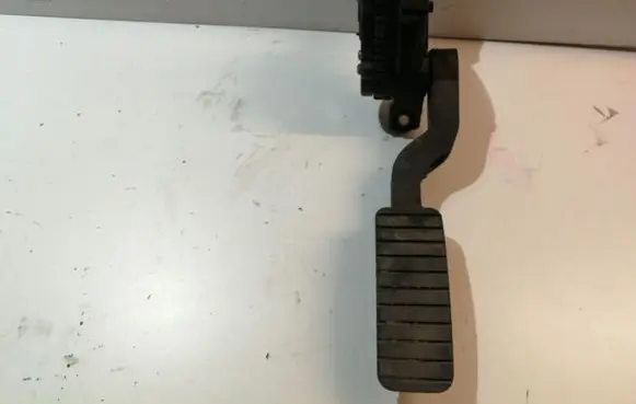 Renault Laguna II Accelerator pedal position sensor 8200002904 6PV00811900