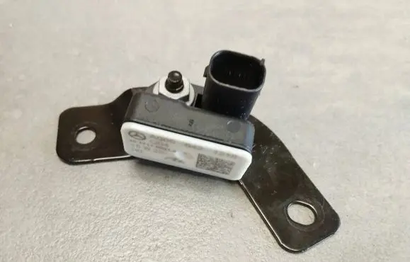 Mercedes-Benz CLS C218 X218 Airbag deployment crash/impact sensor A0055421218