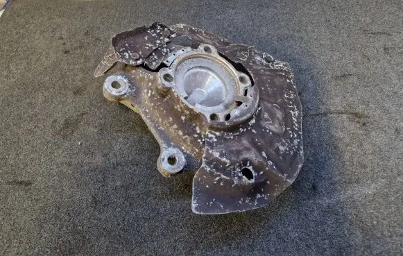 Front wheel hub