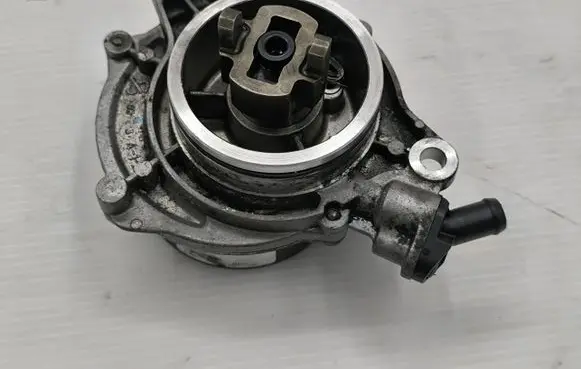 BMW 3 E90 E91 Vacuum pump
