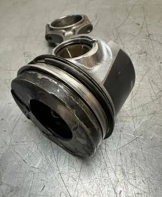 Volvo V70 Piston with connecting rod 81L123