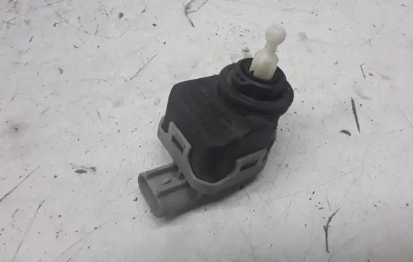 Opel Astra G Headlight level adjustment motor 90590665