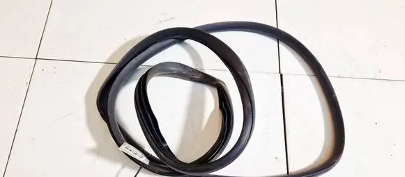 Nissan Note (E11) Rubber seal rear door 