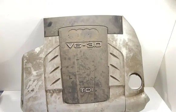 Audi Q7 4L Engine cover (trim)