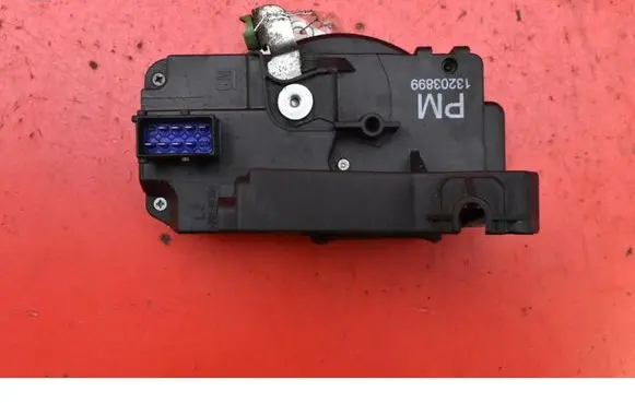 Opel Meriva A Front door lock 13203899
