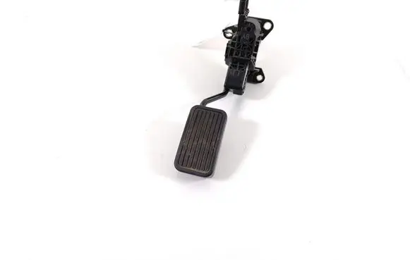 Accelerator throttle pedal