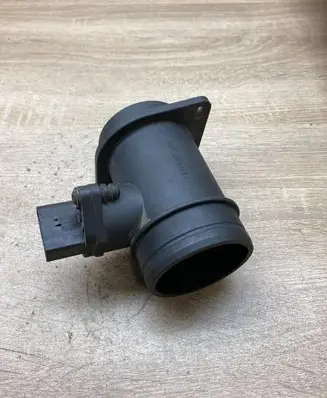 Volkswagen PASSAT B5 Mass air flow meter 028906461 0281002216