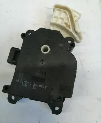 Toyota Auris 150 Intake manifold valve actuator/motor MF113800281