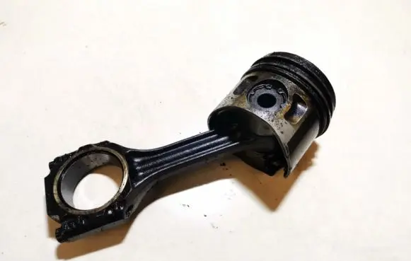 Volkswagen PASSAT B4 Piston with connecting rod 028H