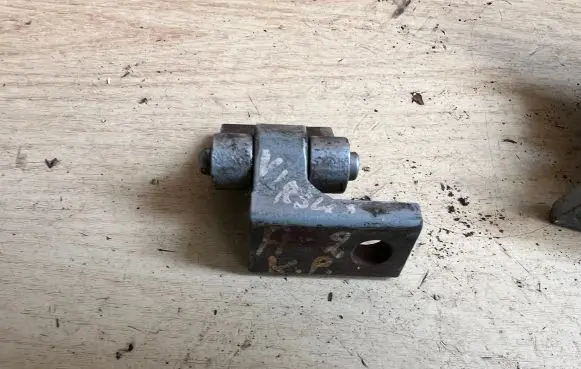Audi A2 Front door upper hinge 8Z0831401C 8Z0831401D