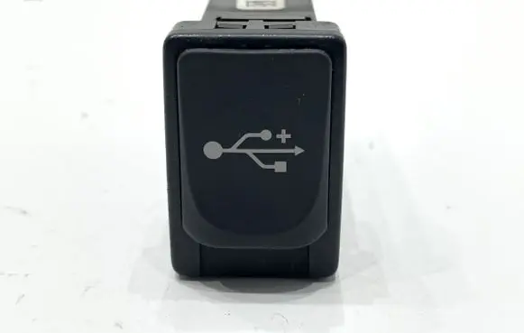Toyota Yaris USB socket connector 86190-0D060