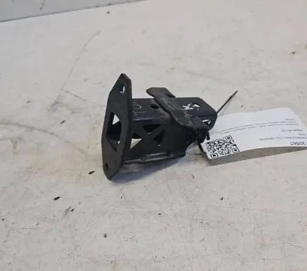 Radiator mount bracket