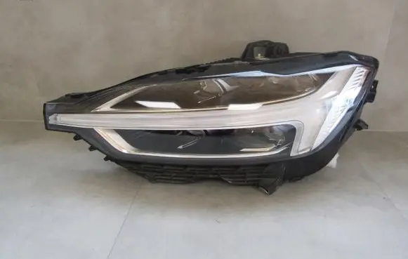 Volvo XC60 Headlight/headlamp 32133544