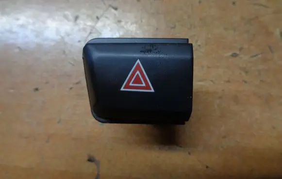 Peugeot 2008 I Hazard light switch 96750916ZD
