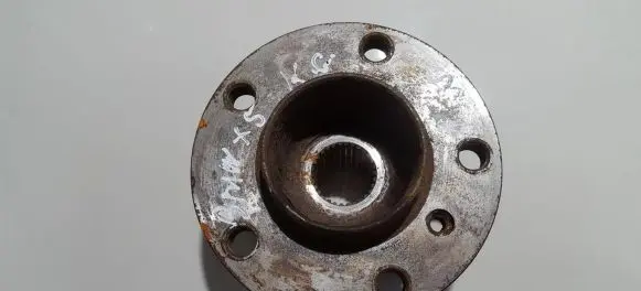 Rear wheel hub