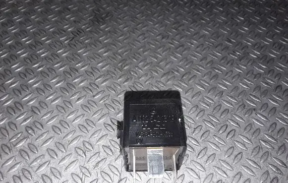 Mercedes-Benz A W169 Other relay 0025421319