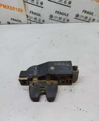 Peugeot 407 Tailgate exterior lock 9652301980