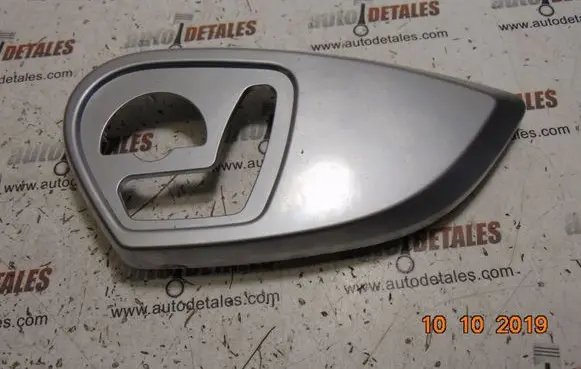 Mercedes-Benz GL X164 Front door seat control surround trim A6756264479