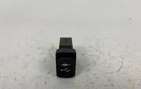 Toyota Prius+ (ZVW40) AUX in-socket connector 8619042040 FA134342A