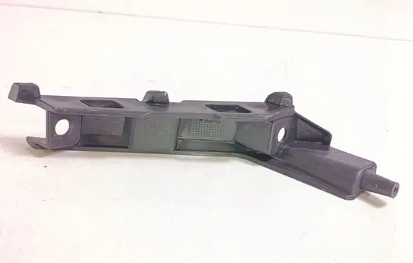 Front bumper mounting bracket
