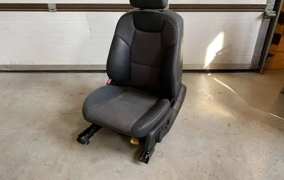 Mercedes-Benz C W204 Front driver seat 