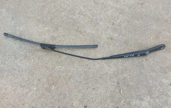 Volkswagen Transporter - Caravelle T5 Front wiper blade arm 7H1955410C
