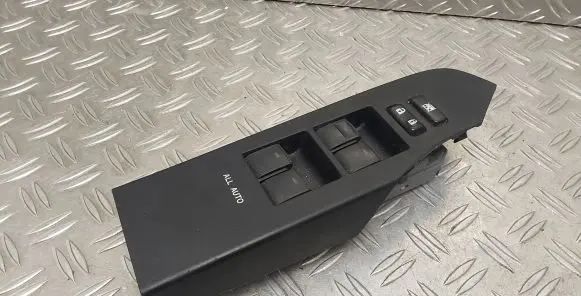 Toyota Auris E180 Electric window control switch 8404002120