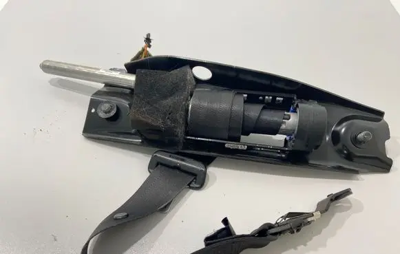 Volvo XC70 Front seatbelt 39811479