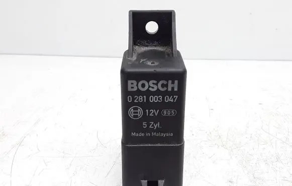 Volvo V70 Glow plug pre-heat relay 30785663 0281003047