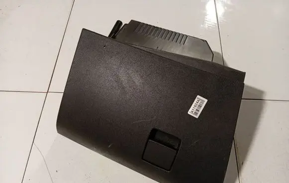 Opel Astra H Glove box 13191459