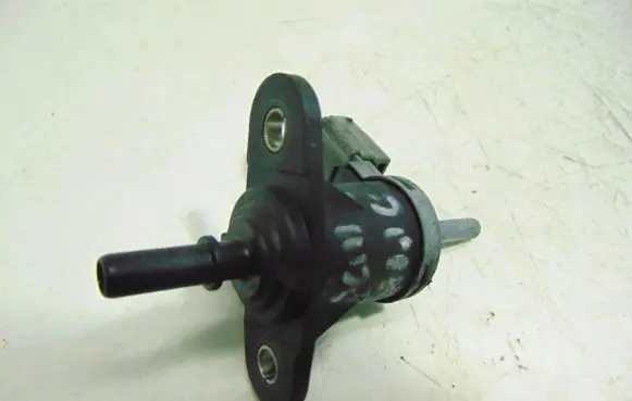Renault Megane I Vacuum valve 