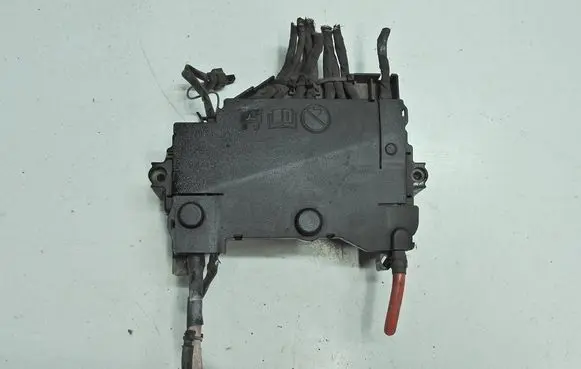 Volvo V40 Fuse module 30659192 E00019241 E00019240