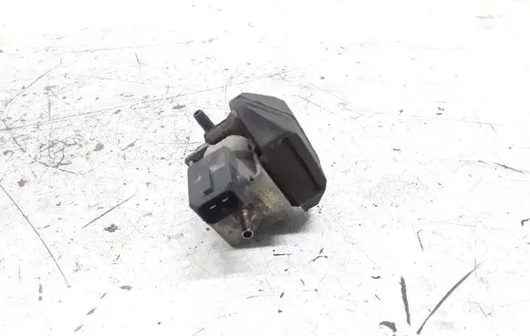 Audi 80 90 S2 B4 Vacuum valve 72189555
