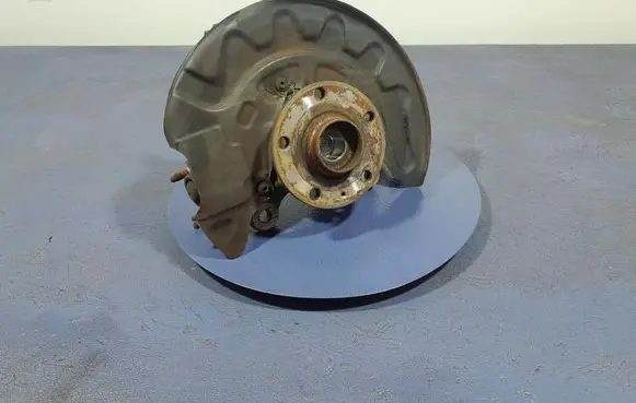Skoda Octavia Mk3 (5E) Front wheel hub spindle knuckle 5Q02560