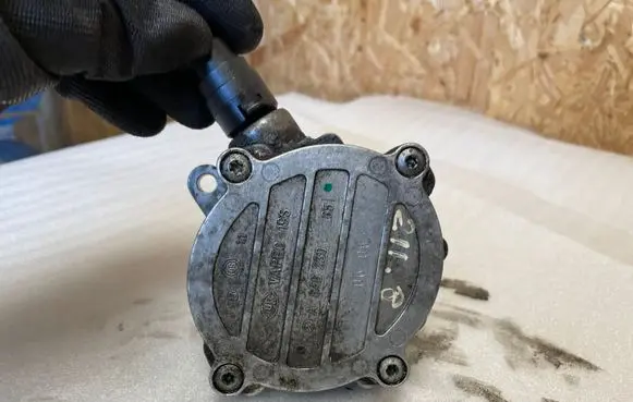 Mercedes-Benz E W211 Vacuum pump A6462300265