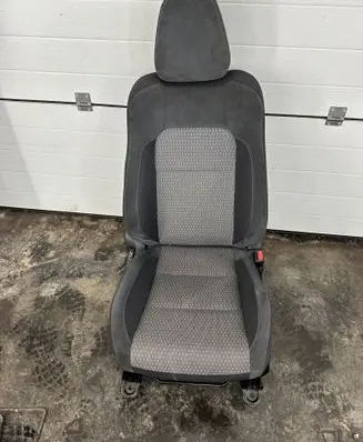 Toyota Auris E180 Front passenger seat 