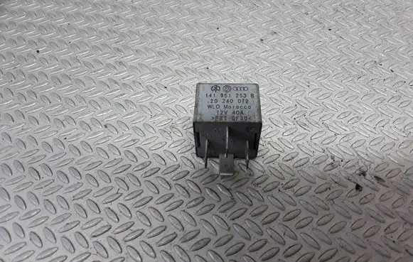 Volkswagen PASSAT B5.5 Other relay 141951253B