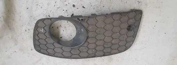 Volkswagen Golf V Front bumper lower grill 